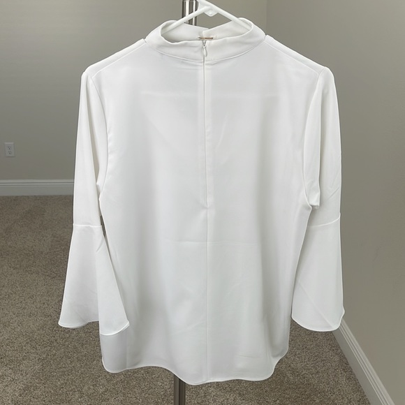 NEW White Blouse V neck pearl brooch pin Medium night out 3/4 sleeves - Picture 6 of 9